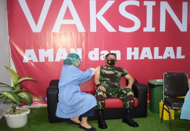 Dandim 0204/DS Disuntik Vaksin Covid-19 Tahap II
