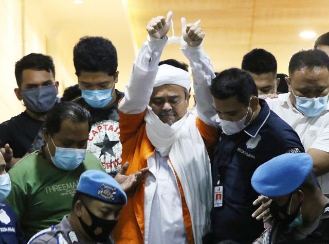 Ditahan di Polda Metro Jaya, Kuasa Hukum HRS: “Kondisinya Mengkhawatirkan”