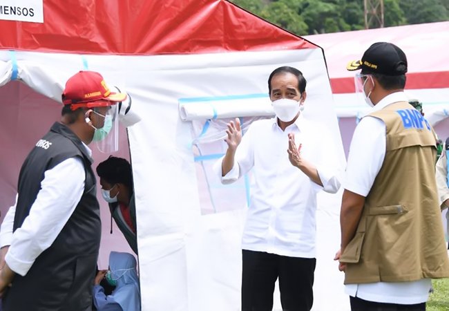 Kunjungi Pengungsian Mamuju, Presiden Pastikan Bantuan Warga Terdampak Gempa