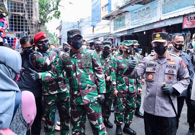 Panglima TNI dan Kapolri Pantau Penerapan Prokes di Tanah Abang