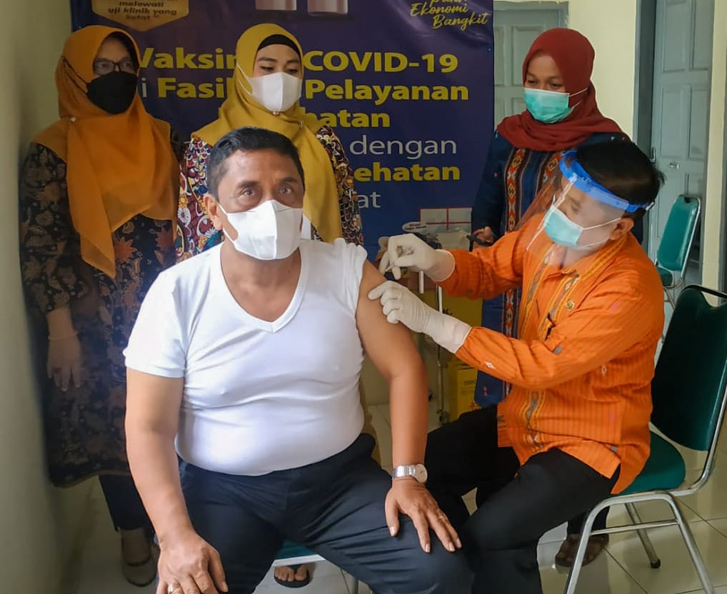 Plh Bupati Tapsel Di Vaksin Sinovac Tahap 2