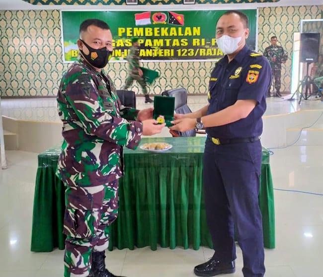 Satgas Pamtas RI-PNG Batalyon 123/Rajawali Terima Pembekalan