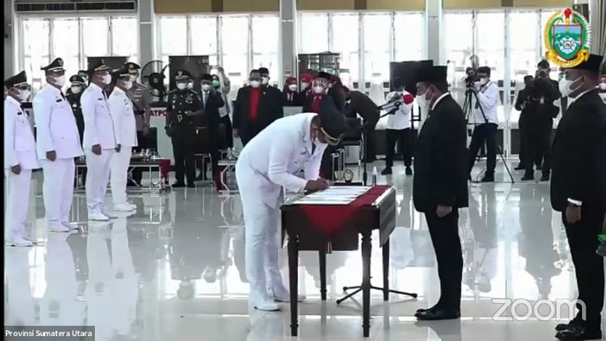 Menantu Jokowi Sah Dilantik Jadi Walikota Bersama 5 Kepala Daerah Lainnya