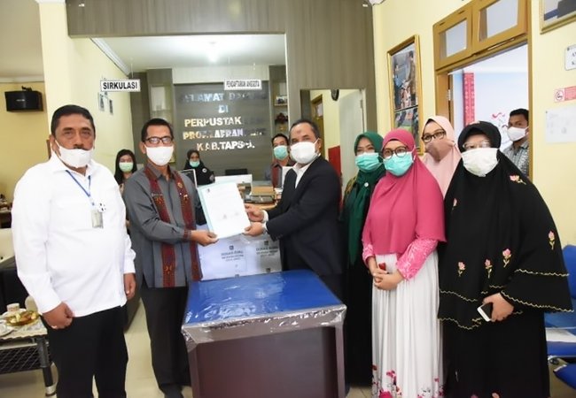 Serahkan 1368 Buku, MD KAHMI Medan: Semoga Mencerdaskan Tapsel