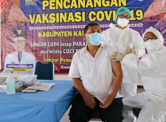 Bupati Karo Terima Vaksin Covid-19 Tahap 2