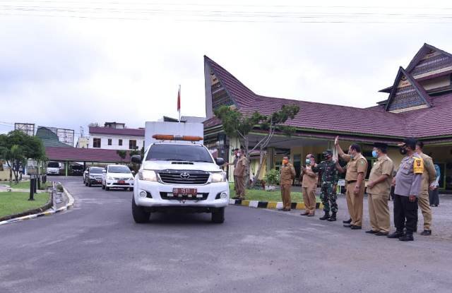 Tim Penjemput Vaksin Covid-19 Padangsidempuan Dilepas