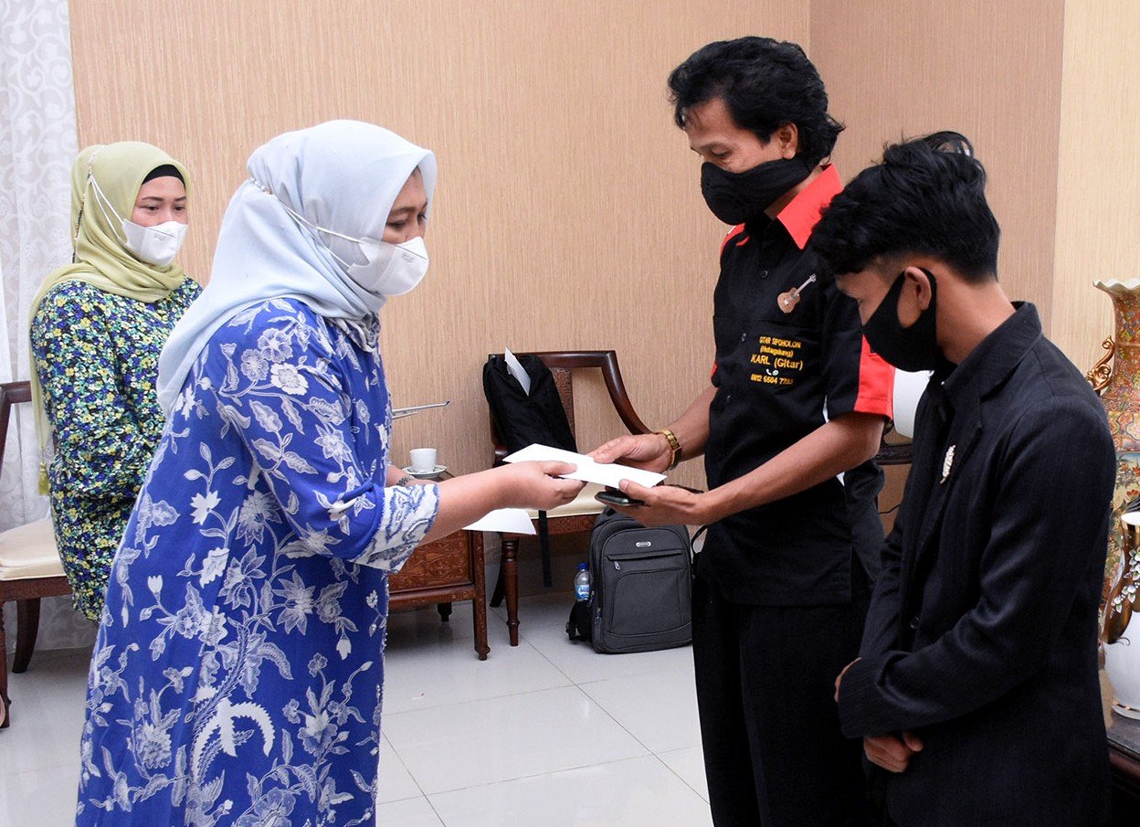 Bantuan Dekranas untuk Perajin di 10 Kabupaten/Kota Disalurkan