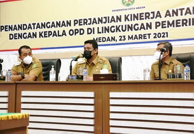 Tingkatkan PAD Kota Medan, Wali Kota Minta OPD dan Camat Tandatangani Perjanjian