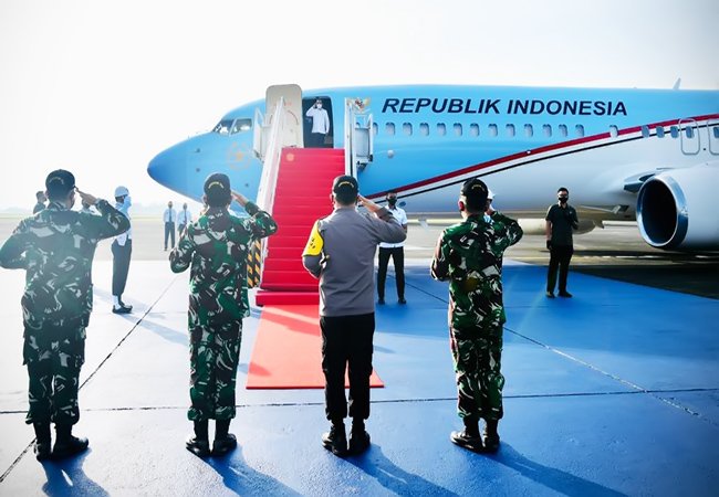 Bertolak ke Jatim, Presiden Resmikan SPAM Umbulan dan Tinjau Vaksinasi