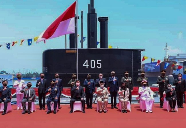 Kapal Selam KRI Alugoro-405 di Serah Terima