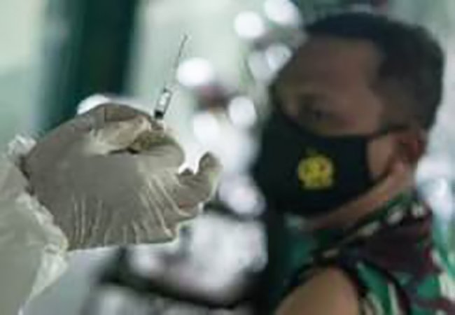 Prajurit TNI Depohar 50 Lanud Adi Soemarno Vaksinasi Covid-19