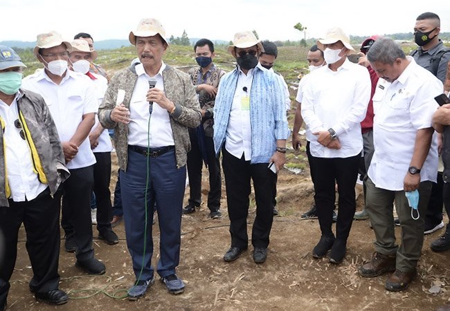Luhut Apresiasi Hasil Panen Food Estate Humbahas