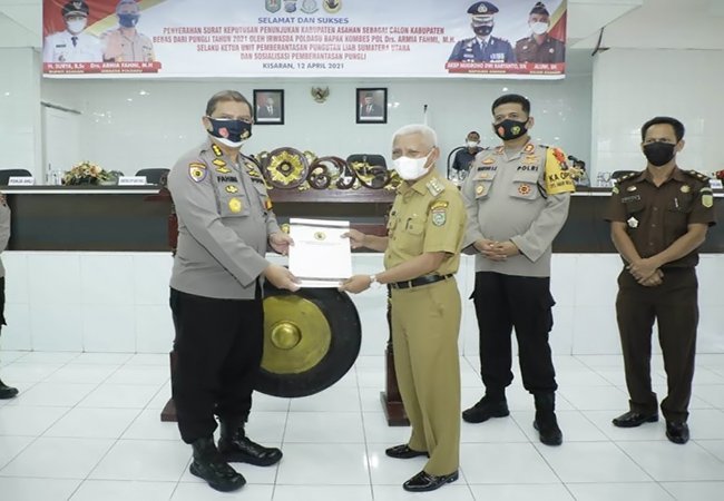 Bupati Asahan Terima SK Penunjukan Calon Kabupaten Bebas Pungli Tahun 2021