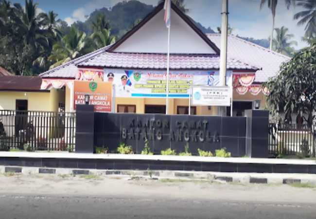 Terkait Diterbitkannya Surat Miskin Kades Sidadi ll, Camat Angkola Bungkam