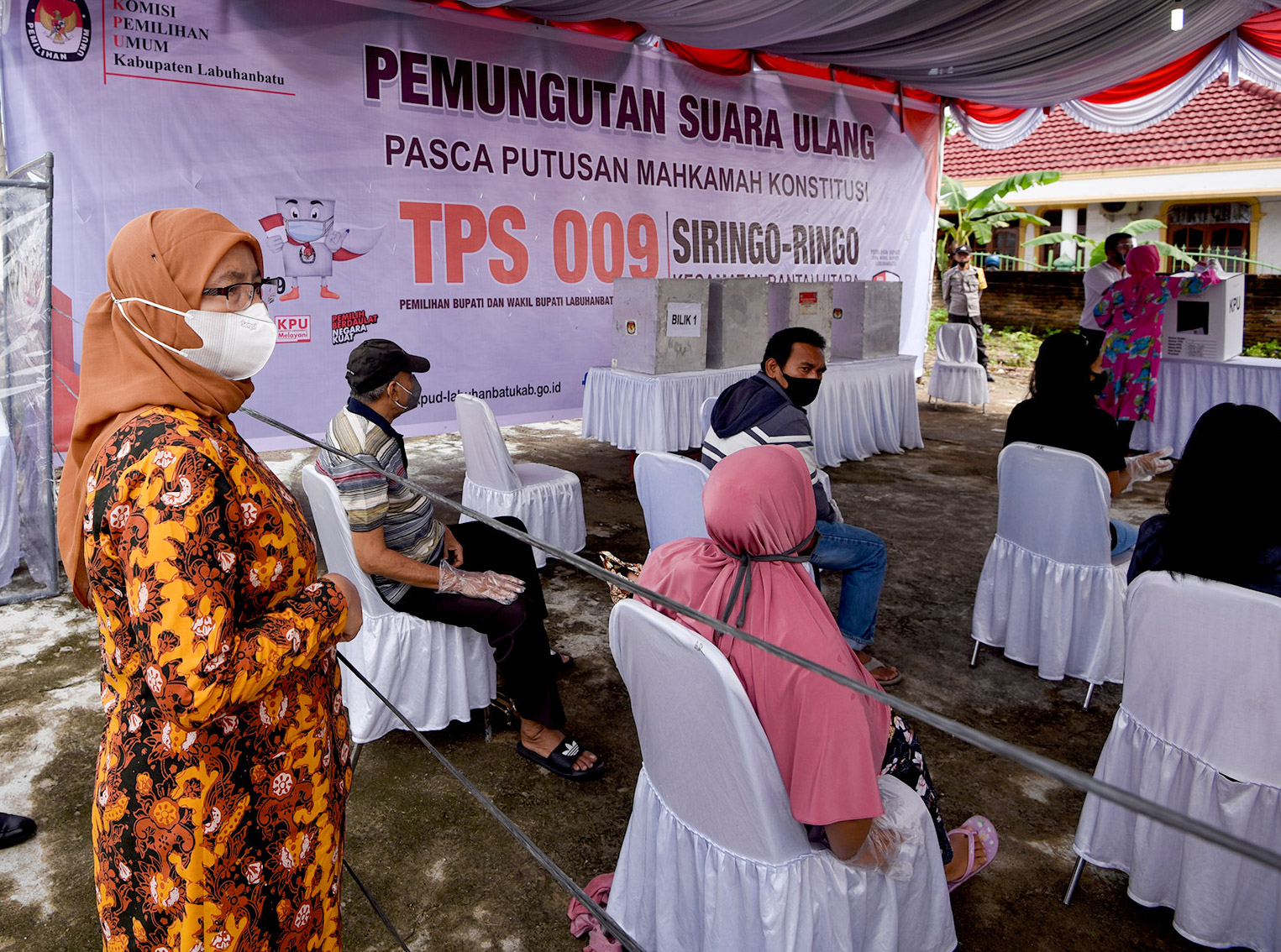 Tinjau TPS PSU Labuhanbatu, Sekda: Masyarakat Diminta Jaga Suasana Kondusif