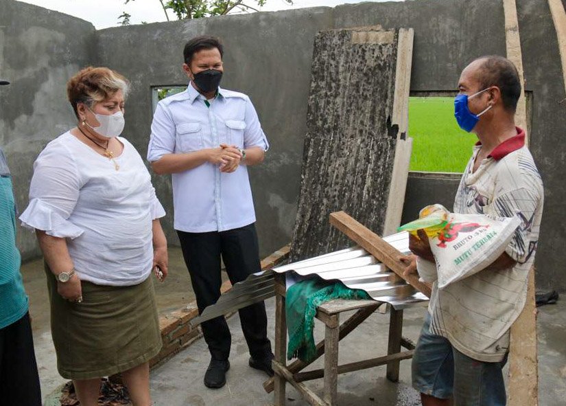 Wabup Sergai Serahkan Bantuan Korban Terdampak Puting Beliung