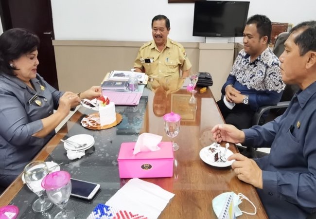 Bupati Karo Beri Kejutan Ulang Tahun Ke-71 Cory Sebayang