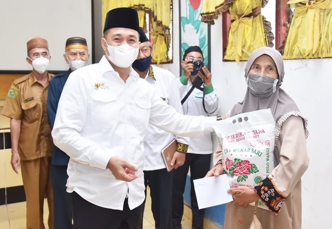 Bupati Batubara Salurkan Zakat Baznas