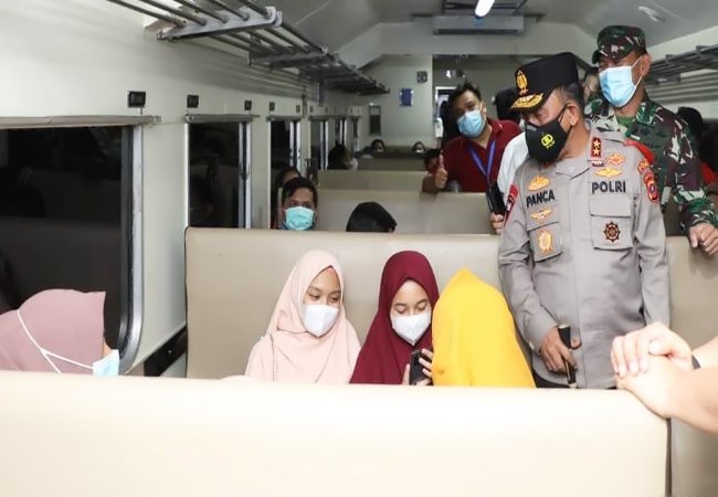 Kapolda Sumut Tinjau Penerapan Prokes di Stasiun Kereta Api