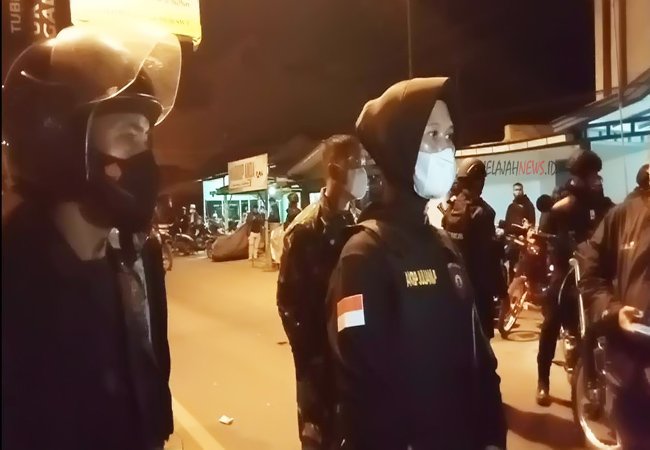 Polisi Bubarkan Aksi Pemblokiran Jalan, Buntut Penolakan Jenazah Covid-19