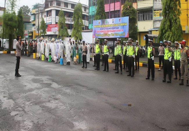 Antisipasi Penyebaran Covid-19, Polres PSP Bersama Forkopimda Semprot Disinfektan