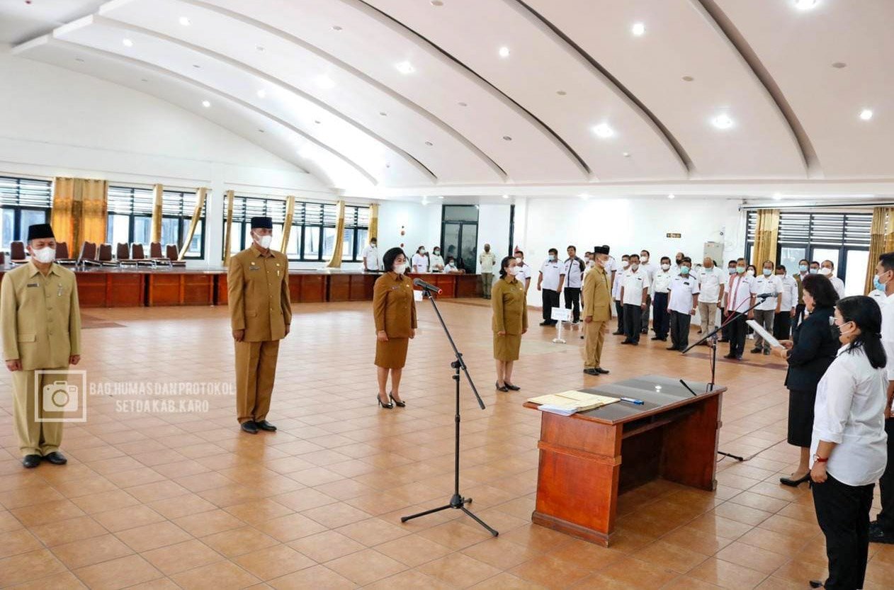 Bupati Karo Lantik 3 Kadis dan 2 Pejabat Tinggi Pratama