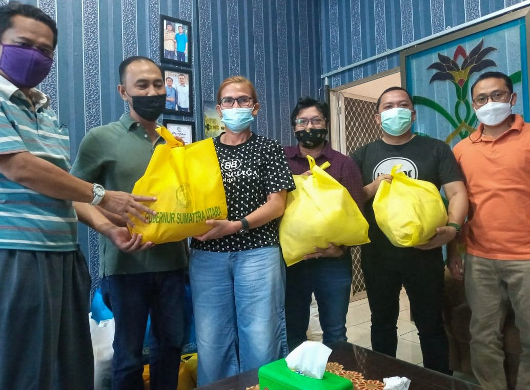 SMSI Sumut Serahkan Paket Lebaran Bagi Anggota