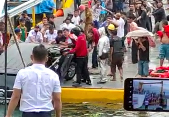 Mobil Jatuh ke Danau Toba, 1 Orang Dikabarkan Tewas