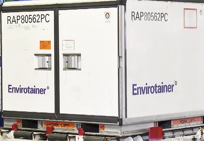 8 Juta Bahan Baku Vaksin Covid-19 Tiba di Tanah Air