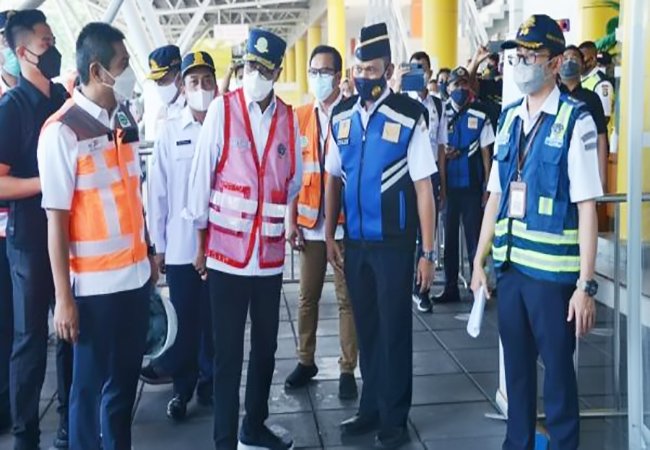 Menhub Minta PT KAI Lakukan Tes Acak di Stasiun Utama KRL