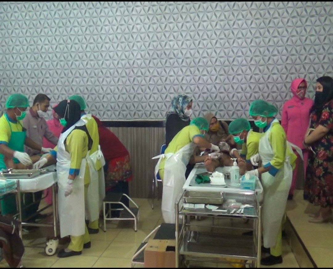 Cegah  Covid, Satgas TMMD Kodim Tapsel Sosialisasi dan Bagikan Masker