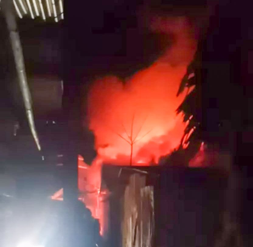 Si Jago Merah Lalap Habis Satu Rumah di Huta Padang