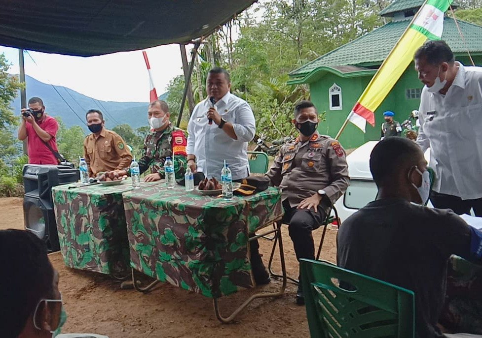 Bupati Tapsel Tinjau Vaksinasi Massal di Lokasi TMMD