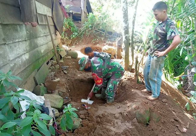 Satgas TMMD Tapsel Cek Kesehatan Masyarakat