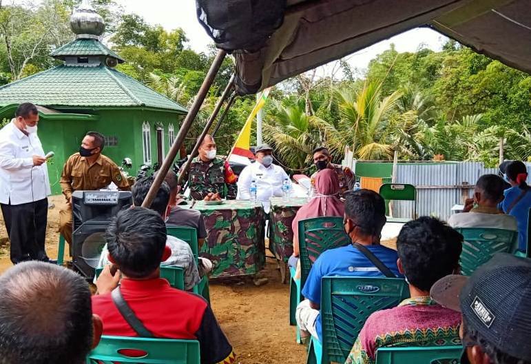 Sukseskan Program Nasional, Satgas TMMD Kodim 0212/TS Giat Vaksinasi Massal Di Desa Siuhom