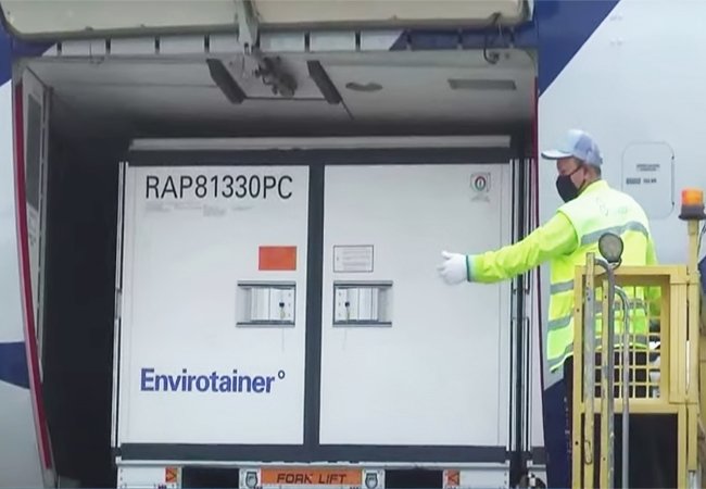 Sepuluh Juta Bahan Baku Vaksin Covid-19 Sinovac Tiba di Indonesia