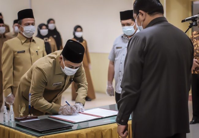Wali Kota Kukuhkan Jabatan Pimpinan Tinggi Pratama Padangsidimpuan