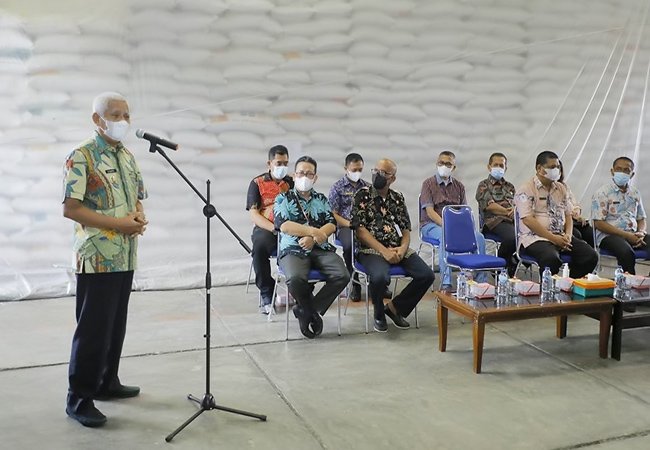 Bupati Asahan Serahkan 53.568 Beras Bantuan PPKM
