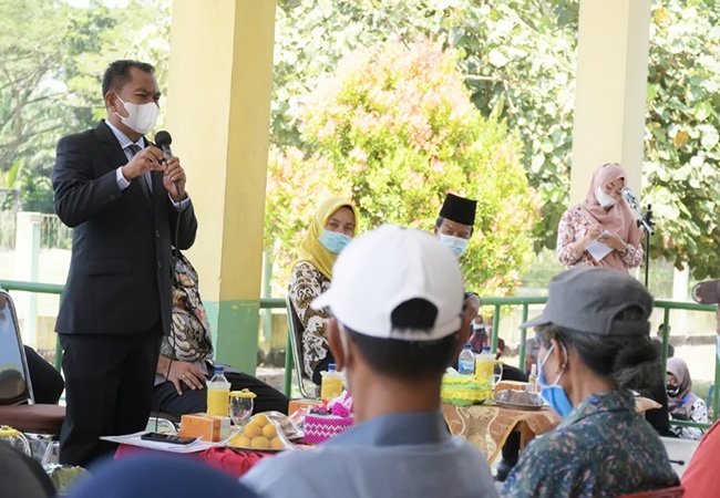 Pemkab Sergai Serahkan Bantuan Perbaikan 418 Rutilahu