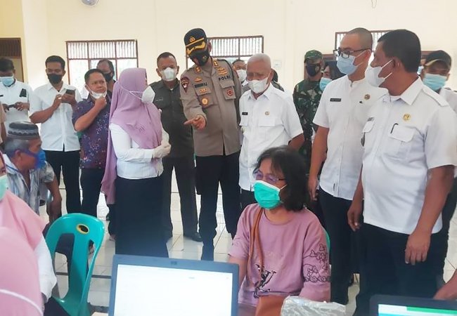 Bupati Asahan Tinjau Pelaksanaan Vaksinasi di Kecamatan Aek Songsongan 