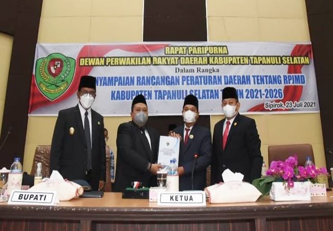 Bupati Tapsel Sampaikan Ranperda RPJMD 2021-2026