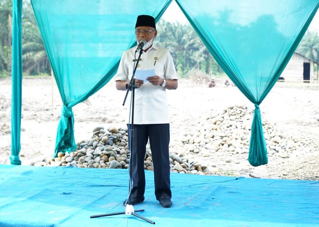 Bupati Asahan Letakkan Batu Pertama Pembangunan Pondok Pesantren Nurul Ikhwan