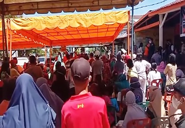 Bagi Bansos Undang Kerumunan, Kapolres Sibolga Bubarkan Massa