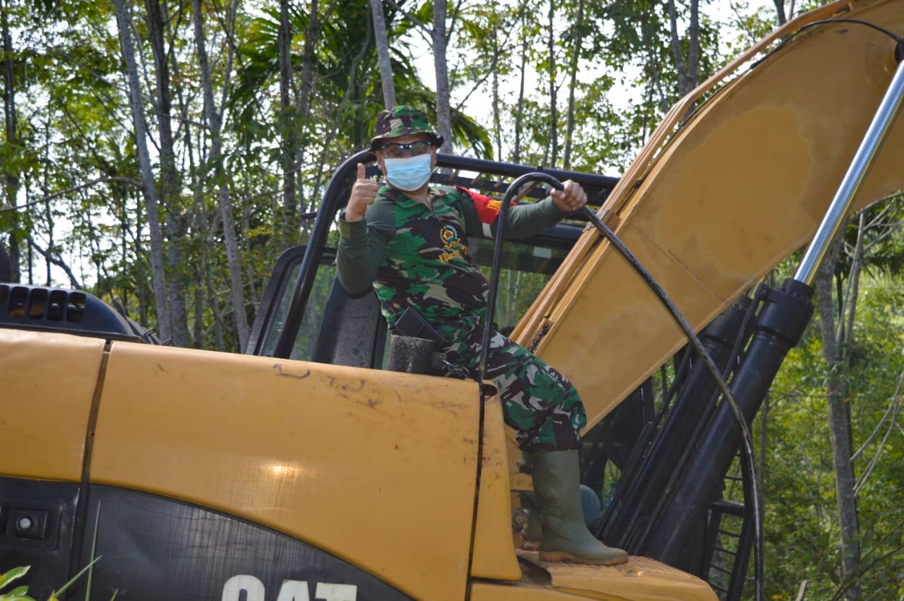 Dansatgas TMMD Kodim Tapsel Beri Arahan Operator Beko