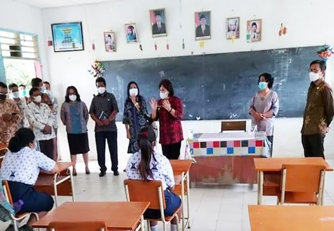 Bupati Karo Tinjau Simulasi Pembelajaran Tatap Muka