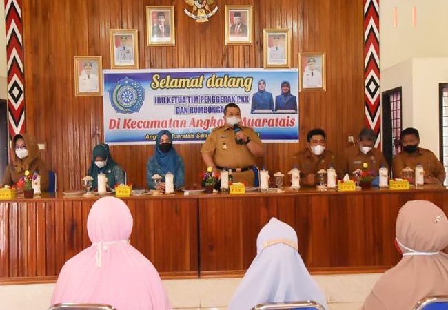 Bupati Tapsel Berharap PKK Desa Berperan Aktif Ciptakan Kesejahteraan Masyarakat