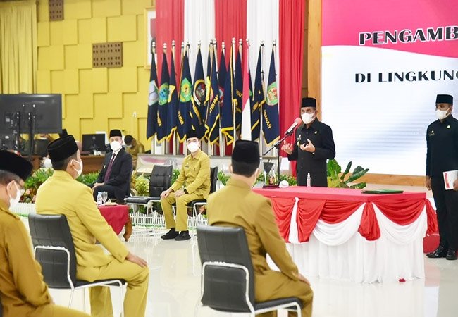 Gubsu Lantik 13 Pejabat Administrator