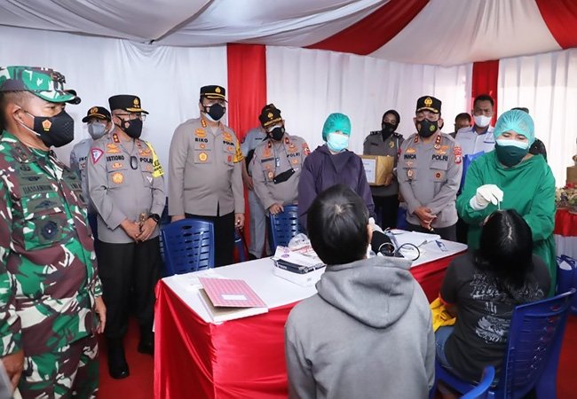 Kakorlantas Polri Tinjau Pos Penyekatan PPKM Level 4 Kota Medan