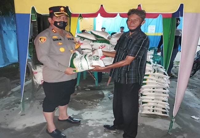 Polres Batubara Dirikan Posko dan Distribusikan Bantuan Kapolda Sumut