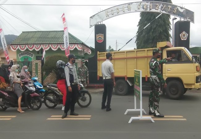 Edukasi Prokes Ke Masyarakat, Kodim 0212/TS Gelar Razia Gabungan